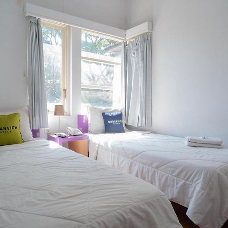 Urbanview Hotel Fiffa Kauman Malang Exteriör bild