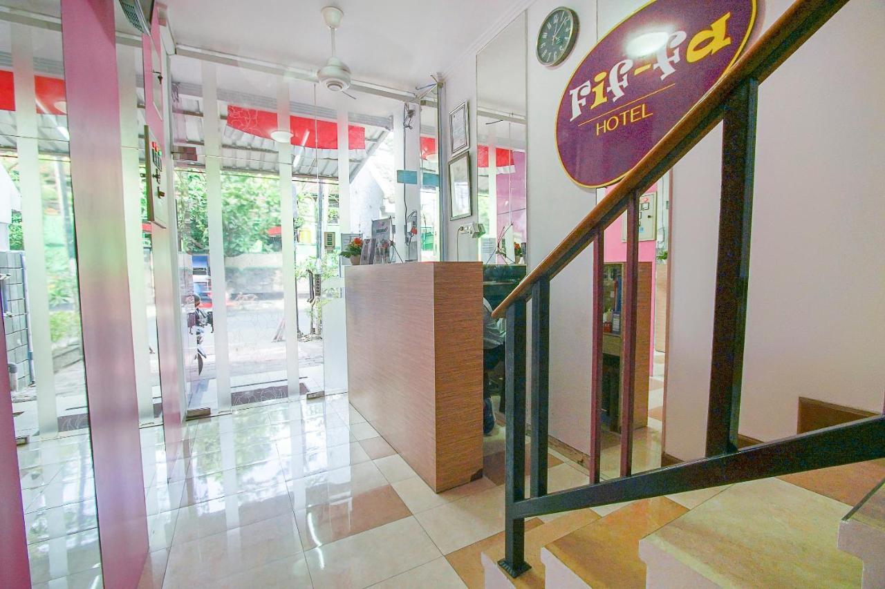 Urbanview Hotel Fiffa Kauman Malang Exteriör bild