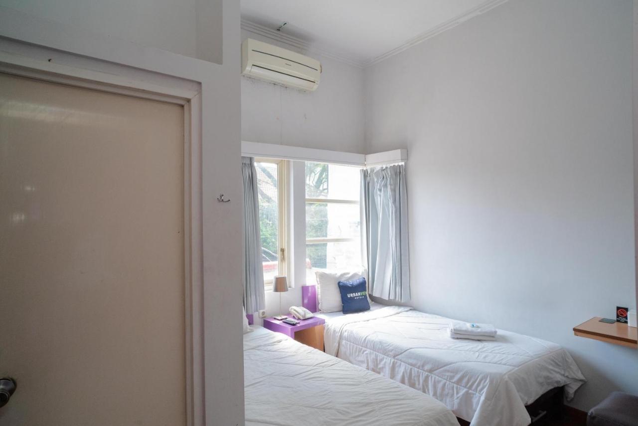 Urbanview Hotel Fiffa Kauman Malang Exteriör bild