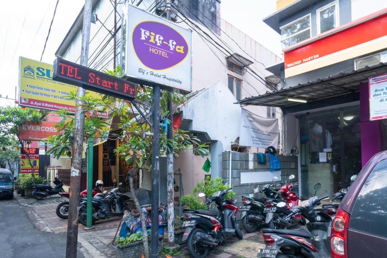 Urbanview Hotel Fiffa Kauman Malang Exteriör bild
